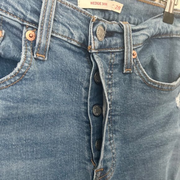 Levi's Wedgie Skinny Distressed Jeans with Button Fly - Picture 4 of 7